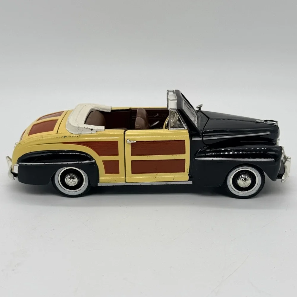 Arko 1946 Ford Sportsman Super Deluxe Convertible Diecast Toy Car 1:32 Scale